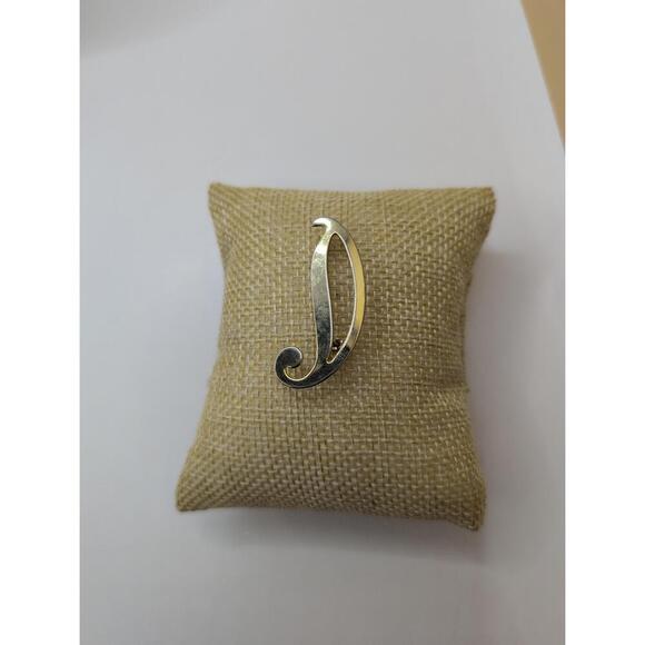 Gold Tone Letter D Brooch Locking Clasp Vintage Design - Picture 1 of 4
